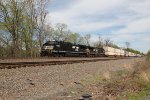 NS 4484 takes train 25P through Cove PA